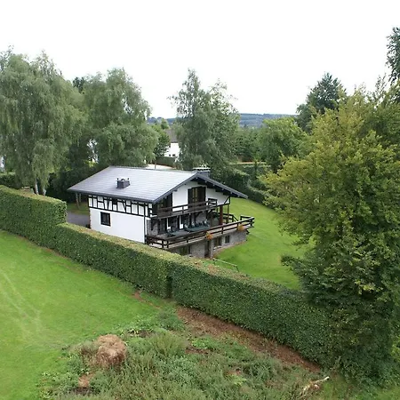 Beautiful Chalet In Xhoffraix With Garden בקתה מאלמדי