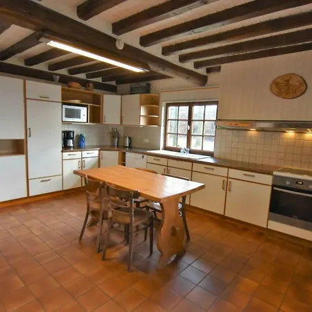 Beautiful Chalet In Xhoffraix With Garden בקתה מאלמדי